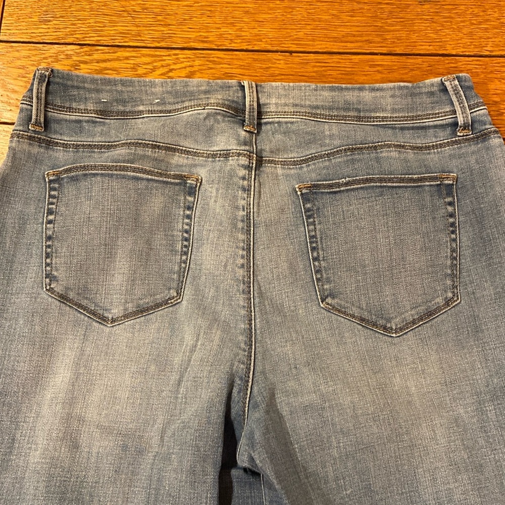 Chicos the platinum cropped demo bootcut jeans, EUC, Chicos size 1.5=size 10